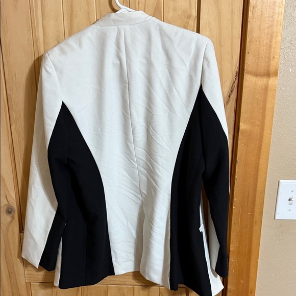 Focus 2000 Cream Blazer - Picture 3 of 4